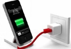 這8種最傷手機的充電方式你犯了嗎？